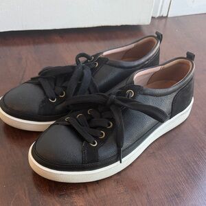 Size 8Wide Vionic Sneakers